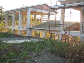 Casa Indipendente in Vendita a Sarzana, 100'000€, 180 m², con Box