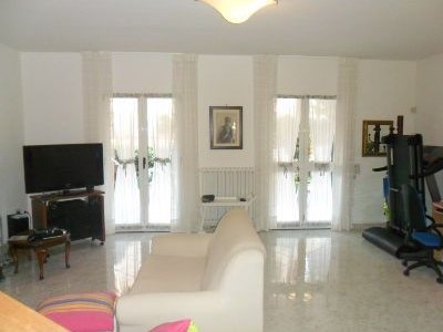 Casa Indipendente in Vendita a Ameglia, 350'000€, 200 m², con Box