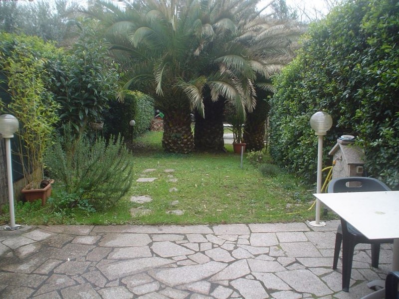 Casa Indipendente in Vendita a Ameglia, 400'000&euro;, 90 m², con Box