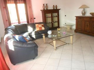 Casa Indipendente in Vendita a Luni, 450'000€, 130 m², con Box