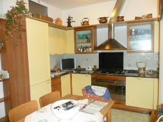 Appartamento in Vendita a Luni, zona Luni Mare, 300'000€, 110 m², con Box