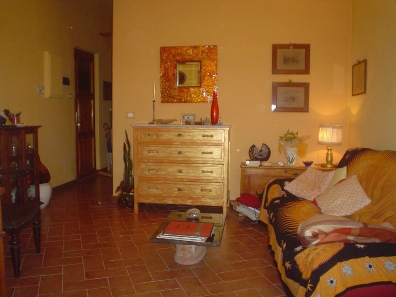 Casa Indipendente in Vendita a Luni, 200'000€, 75 m²