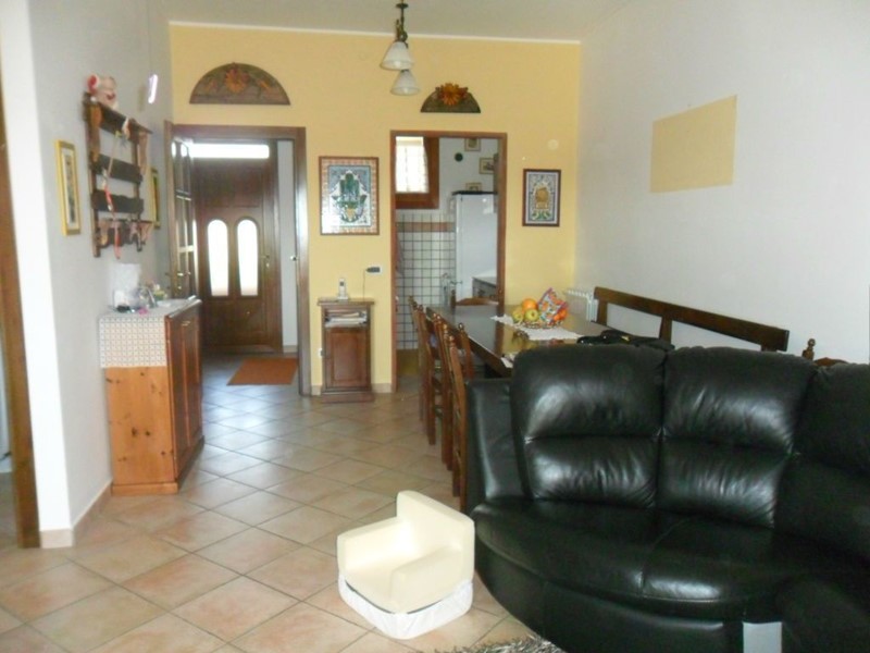 Quadrilocale in Vendita a Santo Stefano di Magra, 170'000€, 80 m², con Box