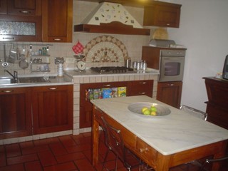 Casa Indipendente in Vendita a Sarzana, 450'000€, 180 m², con Box