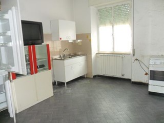 Casa Indipendente in Vendita a Sarzana, 310'000&euro;, 300 m²