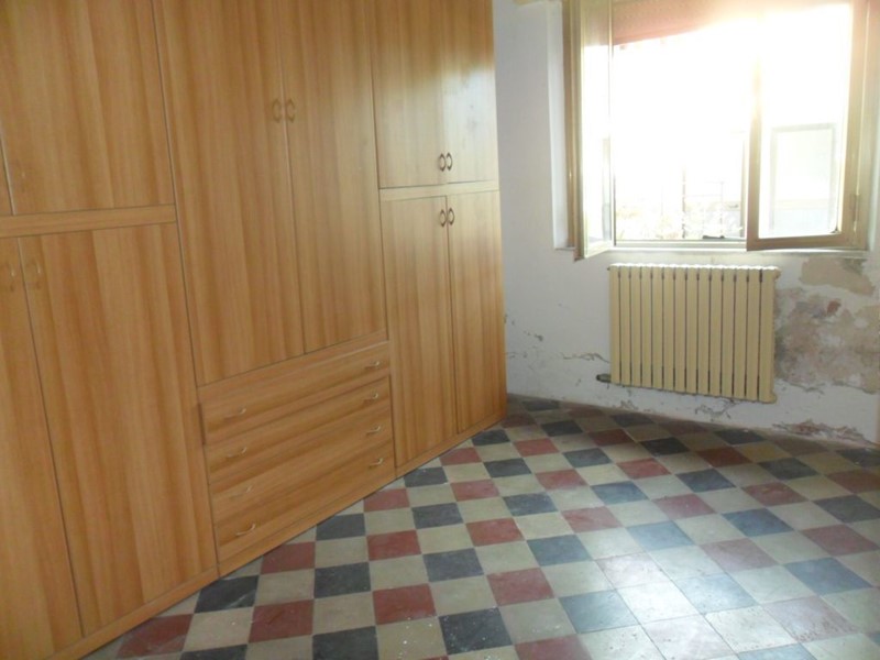 Casa Indipendente in Vendita a Luni, 80'000€, 70 m²