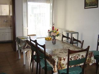 Quadrilocale in Vendita a Luni, zona Luni Mare, 150'000€, 70 m², con Box