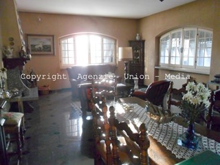 Casa Indipendente in Vendita a Luni, 500'000€, 300 m², con Box