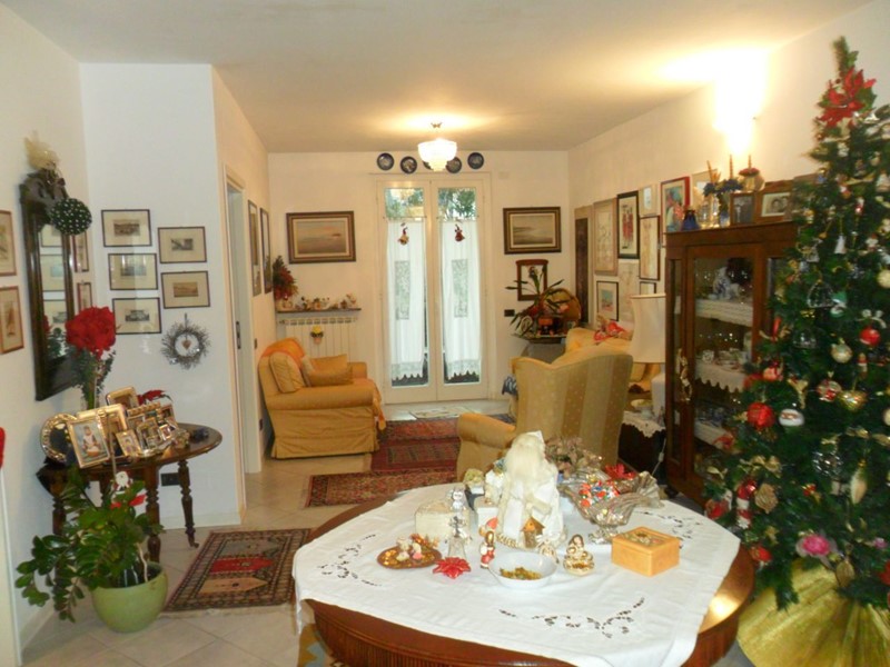 Casa Indipendente in Vendita a Ameglia, 380'000&euro;, 180 m²