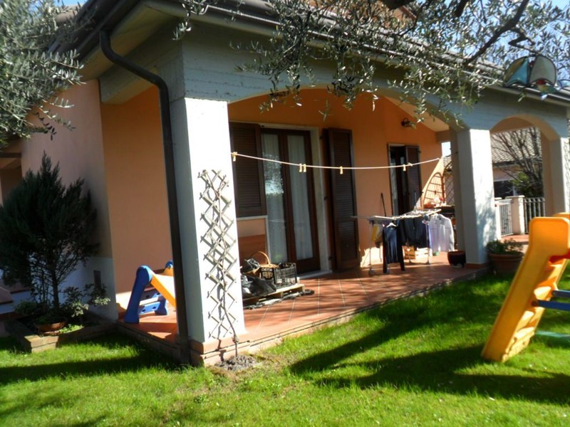 Casa Indipendente in Vendita a Luni, zona Isola, 550'000€, 260 m²