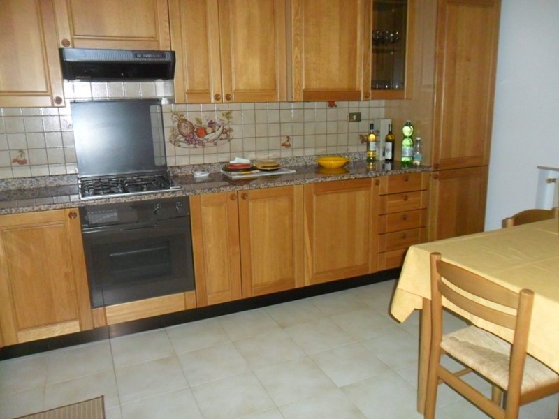 Appartamento in Vendita a Ameglia, zona Fiumaretta, 420'000&euro;, 150 m², con Box