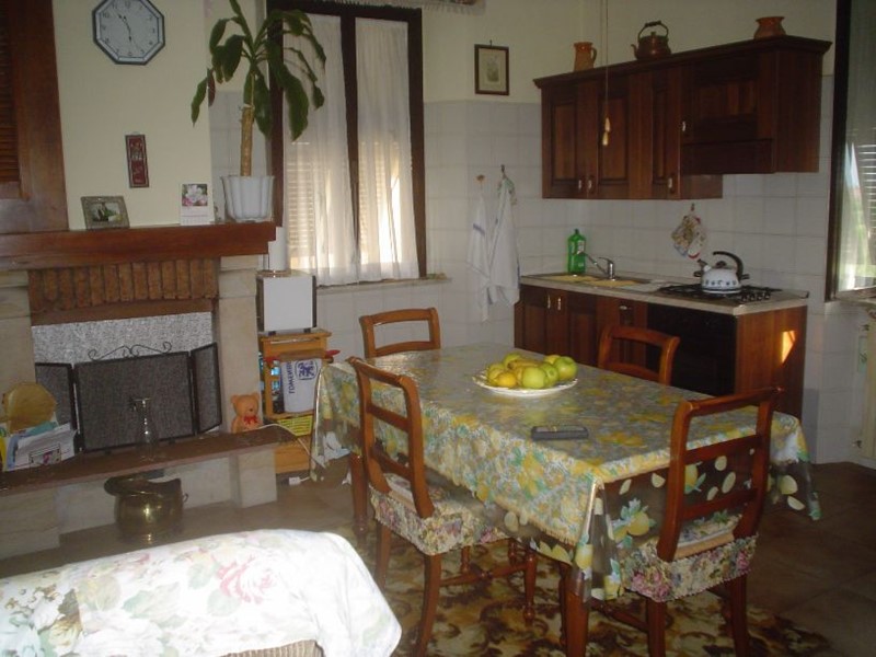 Casa Indipendente in Vendita a Sarzana, 165'000&euro;, 140 m², con Box