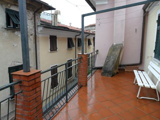 Casa Indipendente in Vendita a Castelnuovo Magra, 148'000€, 120 m²