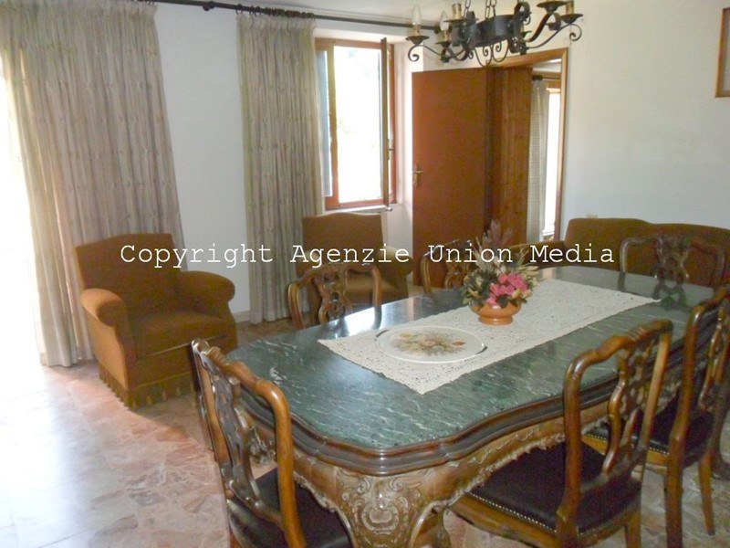 Casa Indipendente in Vendita a Luni, 180'000€, 240 m²