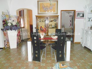 Appartamento in Vendita a Sarzana, 235'000€, 170 m²