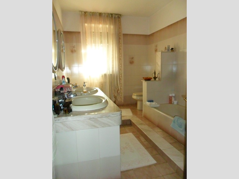 Casa Indipendente in Vendita a Luni, 750'000€, 220 m²