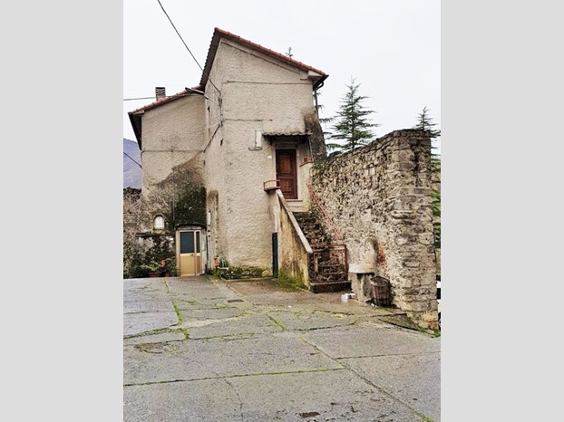 Casa Indipendente in Vendita a Fosdinovo, 65'000&euro;, 90 m², arredato