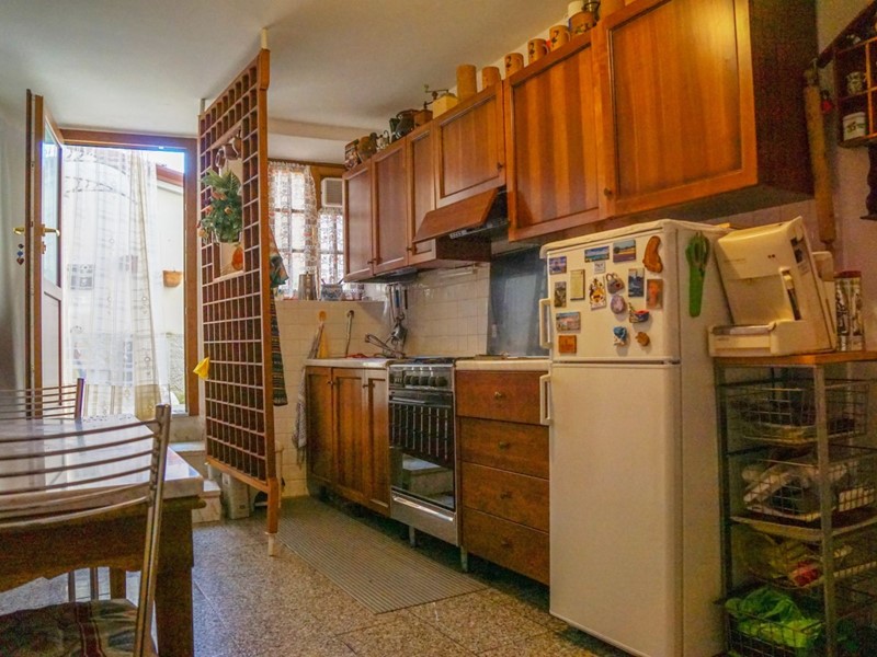Casa Indipendente in Vendita a Fosdinovo, 130'000&euro;, 135 m²