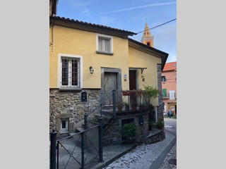 Casa Indipendente in Vendita a Fosdinovo, 205'000€, 150 m², con Box