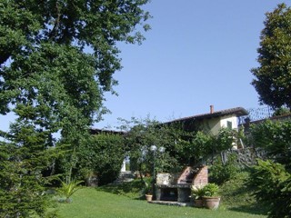 Villa in Vendita a Castelnuovo Magra, 500 m², con Box