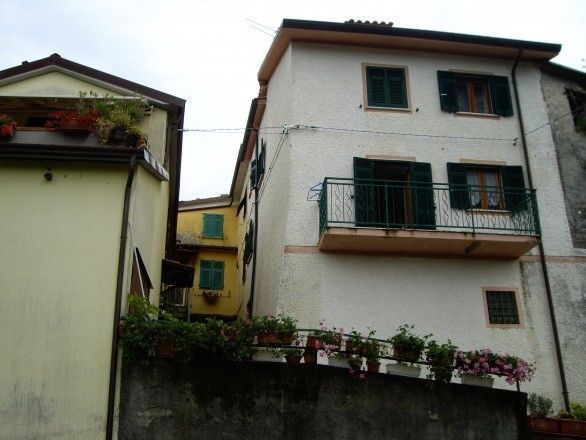 Casa Indipendente in Vendita a Fosdinovo, 90'000&euro;, 100 m²
