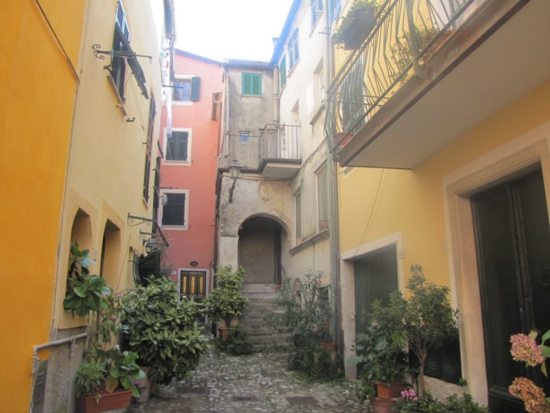 Trilocale in Vendita a Vezzano Ligure, 65'000€, 60 m²