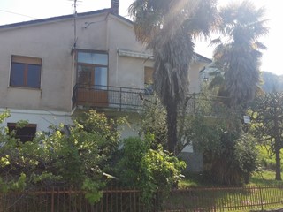 Casa Indipendente in Vendita a Fivizzano, 170'000€, 180 m²