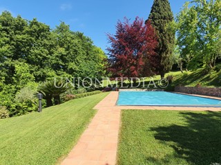 Casa Indipendente in Vendita a Sarzana, 860'000&euro;, 326 m²