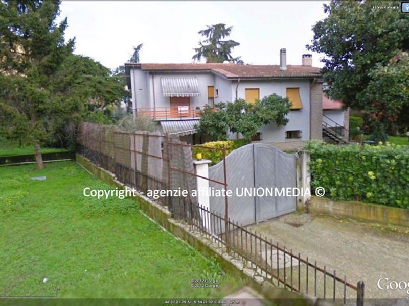 Casa Indipendente in Vendita a Arcola, 400 m², con Box