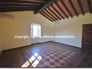 Capannone in Affitto a Sarzana, 900€, 90 m²