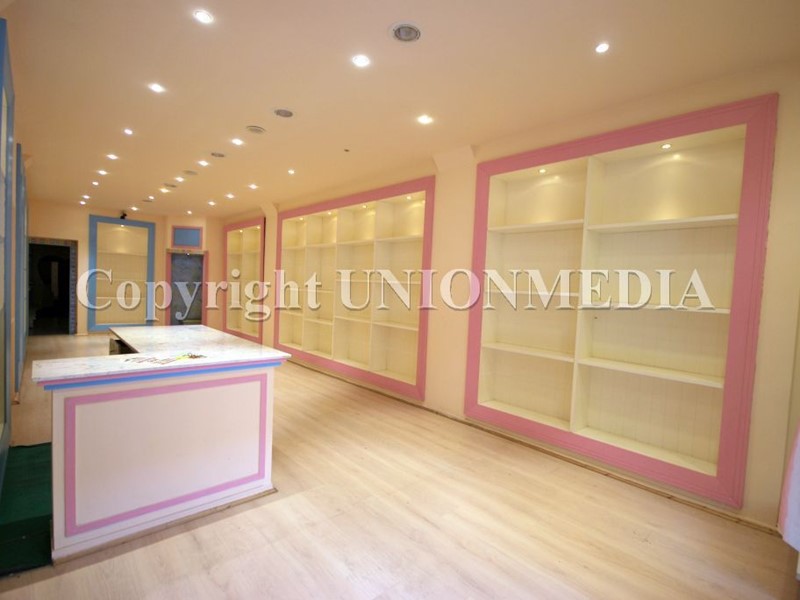 Capannone in Affitto a Sarzana, 1'200€, 120 m²