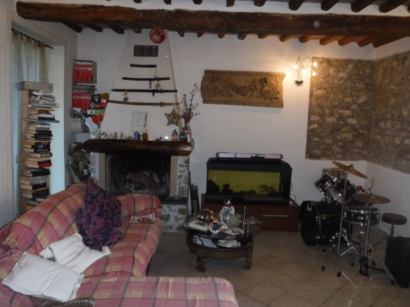 Casa Indipendente in Vendita a Carrara, zona Avenza, 230'000€, 110 m²