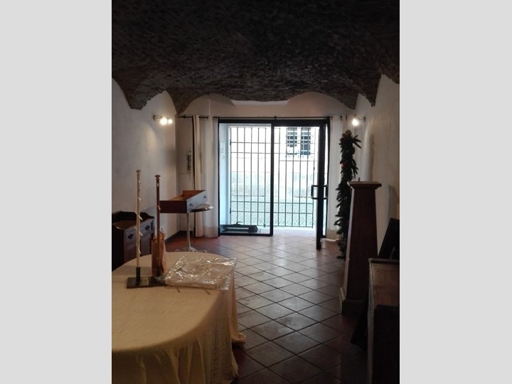 Capannone in Affitto a Sarzana, 800€, 100 m²
