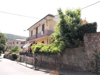 Appartamento in Vendita a Lerici, 150'000&euro;, 100 m²