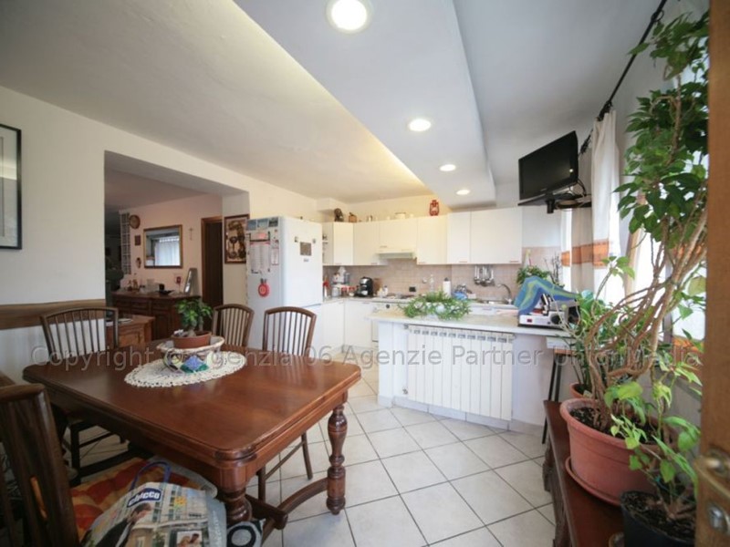 Casa Indipendente in Vendita a Licciana Nardi, zona Monti, 290'000€, 170 m²