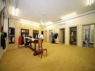 Capannone in Vendita a La Spezia, 360'000€, 174 m²