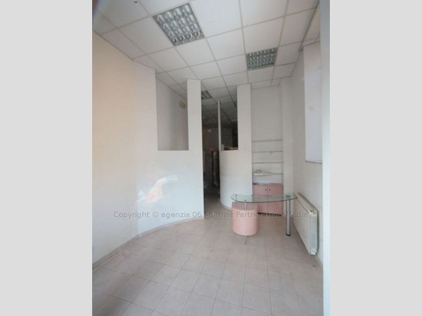 Capannone in Vendita a La Spezia, zona Pitelli, 60'000€, 52 m²