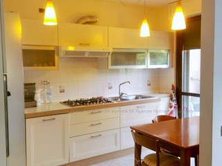 Appartamento in Vendita a Sarzana, 175'000€, 100 m², con Box