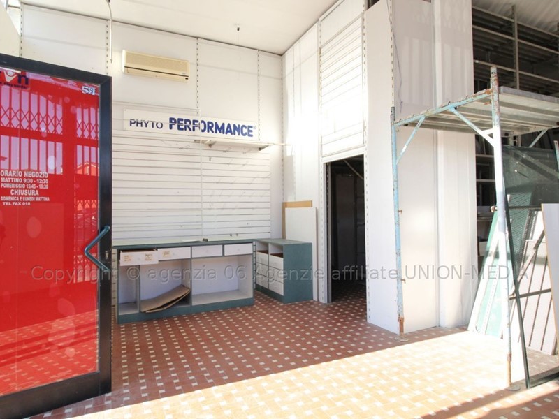 Capannone in Vendita a Arcola, zona Ponte Di Arcola, 95'000€, 81 m²