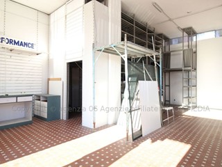 Capannone in Vendita a Arcola, zona Ponte Di Arcola, 95'000€, 81 m²