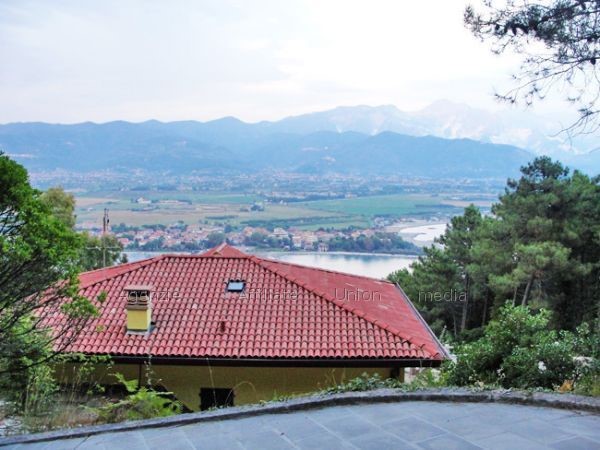 Casa Indipendente in Vendita a Ameglia, 350 m², con Box