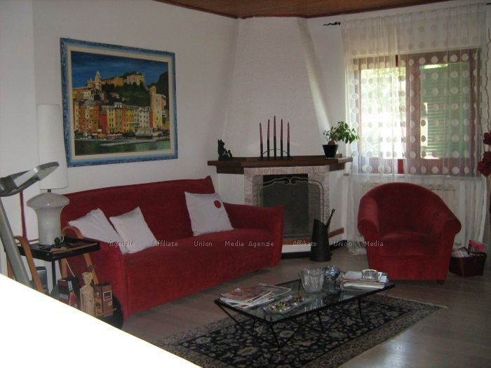 Casa Indipendente in Vendita a Beverino, 200'000€, 120 m², con Box