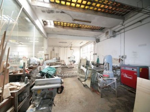 Capannone in Vendita a La Spezia, 860'000€, 500 m²