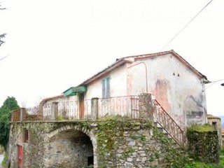 Casa Indipendente in Vendita a Licciana Nardi, 55'000€, 160 m²