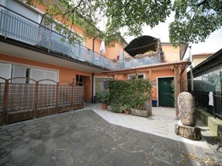 Casa Indipendente in Vendita a Sarzana, 329'000&euro;, 174 m²