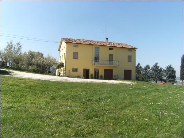 Casa Indipendente in Vendita a Staffolo, 145'000€, 200 m², con Box