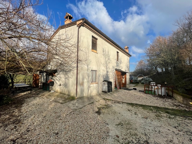 Casa Indipendente in Vendita a Cupramontana, 200 m²