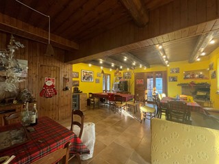 Casa Indipendente in Vendita a Cupramontana, 200 m²