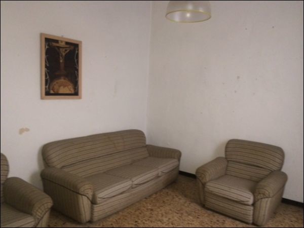 Appartamento in Vendita a Jesi, zona CENTRO STORICO, 57'000&euro;, 100 m², con Box