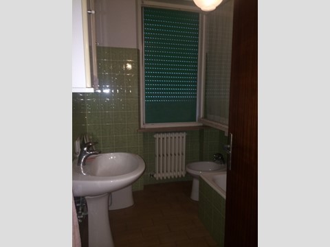 Casa Indipendente in Vendita a Rosora, 170 m²